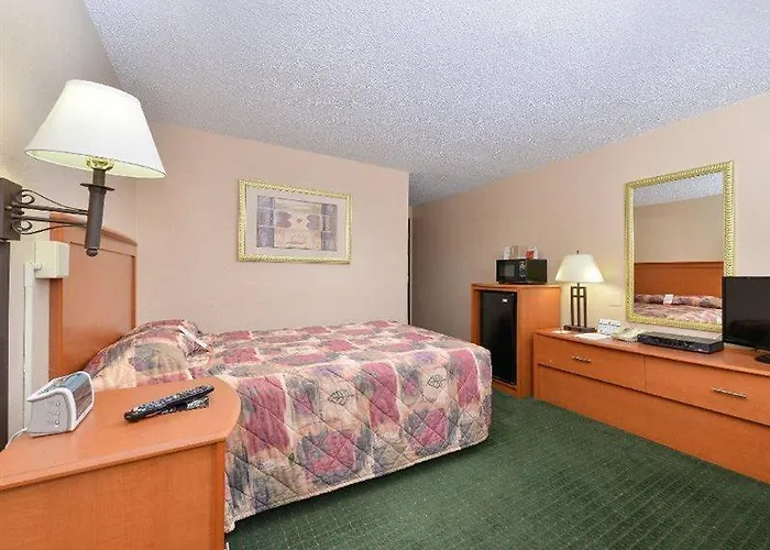 Motel Super 8 By Wyndham West By The River