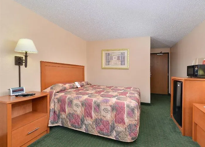 Super 8 By Wyndham West By The River Casper