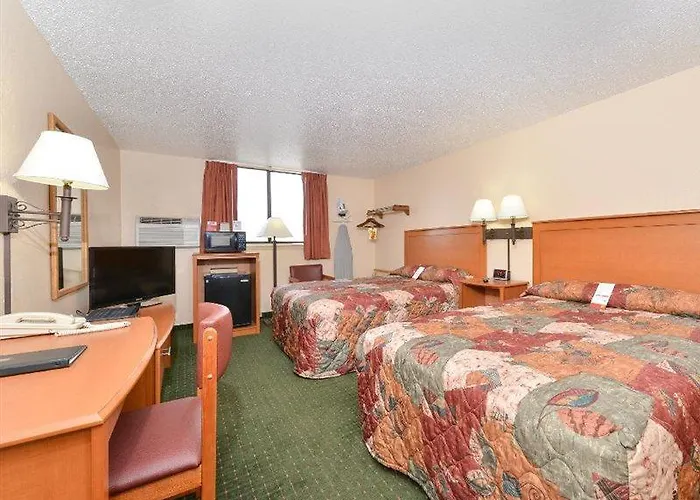 Super 8 By Wyndham West By The River Motel 2*