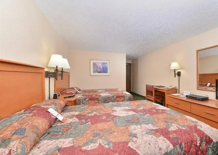 Super 8 By Wyndham West By The River Motel 2*