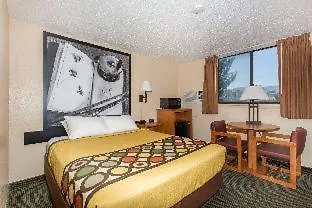 Super 8 By Wyndham West By The River 2*