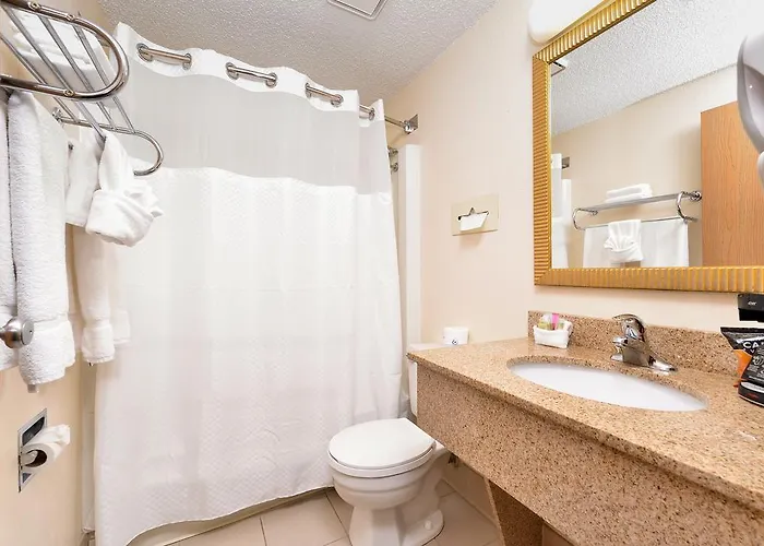Super 8 By Wyndham West By The River 2*