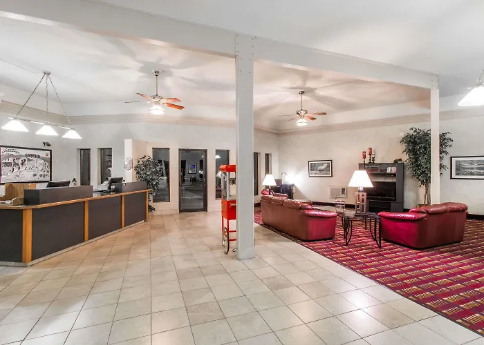 Super 8 By Wyndham West By The River Motel 2*