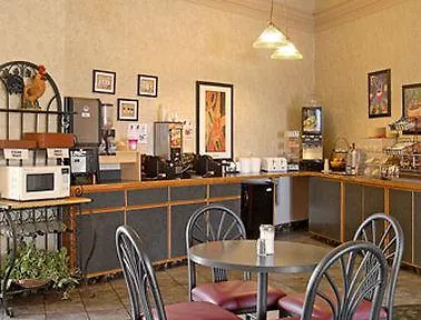 Super 8 By Wyndham West By The River 2*