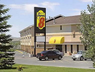 Super 8 By Wyndham West By The River Motel